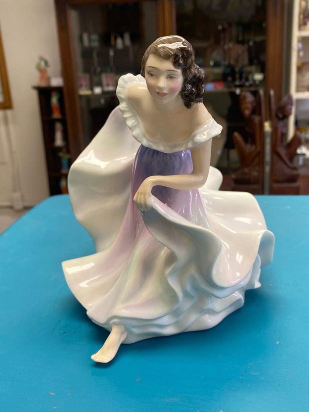 Royal Doulton The Gypsy Dance Porcelain Figurine in White and Purple Pastel Wash - Picture 2 of 5